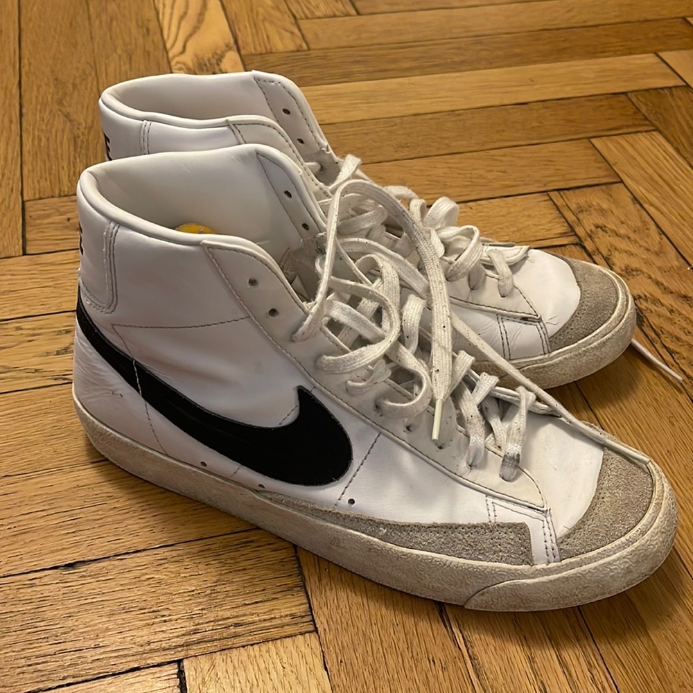 Nike high top sneakers - Picture 1 of 3